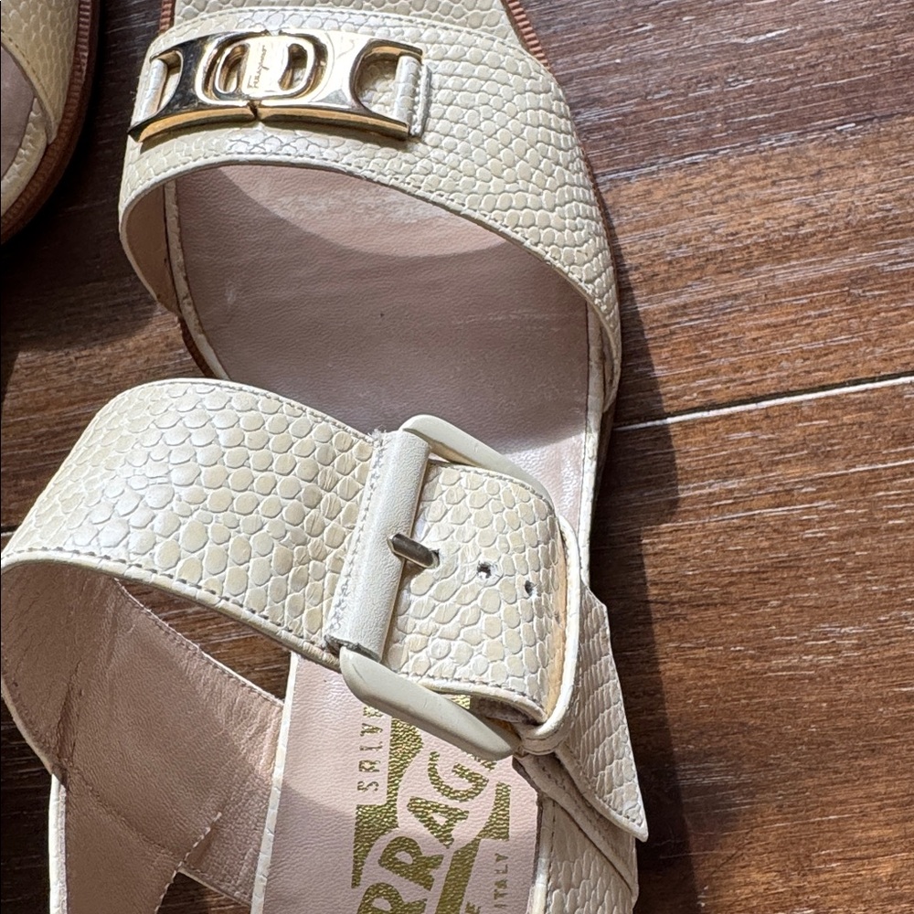 Sz 10 AA Ferragamo DK 06395 pale yellow gargano avorio calf Liz Prt sandals - Picture 16 of 17